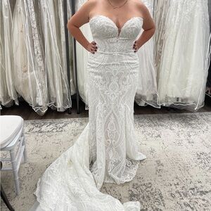 Elegant White Lace Wedding Dress